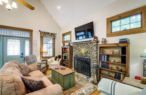 Sloans Valley House | Lake Cumberland Resort Cabin In Gated Community!