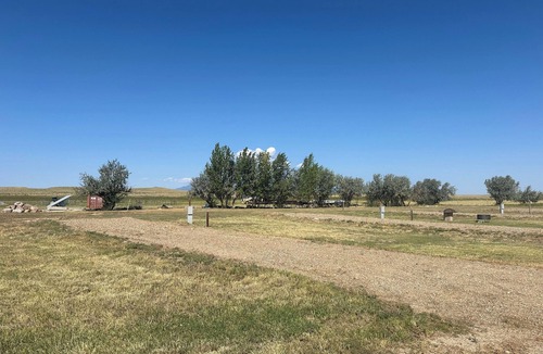 Walsenburg RV Rental | Lake front RV site with stunning views of the Spanish Peaks