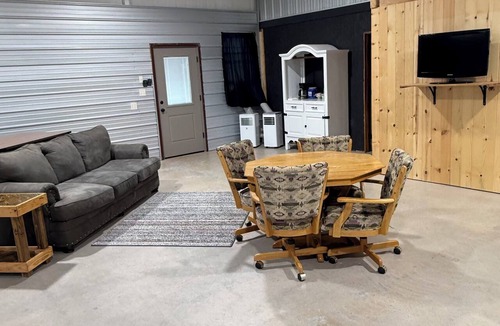 Clinton Cabin | Lake house minutes from the boat dock w/attached garage for boats or vehicles