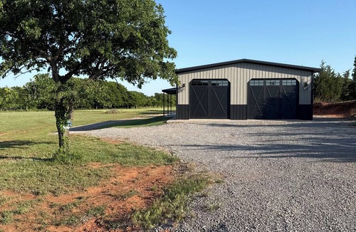 Clinton Cabin | Lake house minutes from the boat dock w/attached garage for boats or vehicles