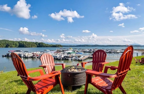 Dandridge House | Lake It Up @ Smoky MTN Lakeside