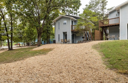 Indian Point House | Lake Lodge 41 - Resort Next to Silver Dollar City!