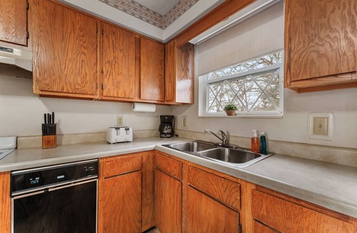 Indian Point House | Lake Lodge 43 - Resort Next to Silver Dollar City!