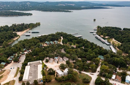 Indian Point House | Lake Lodge 45 - Resort Next to Silver Dollar City!