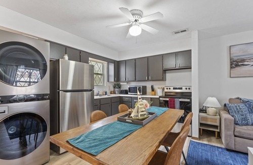 Indian Point House | Lake Lodge 46 - Resort Next to Silver Dollar City!