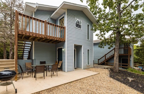 Indian Point House | Lake Lodge 47 - Resort Next to Silver Dollar City!