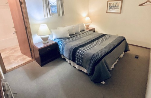 Indian Point House | Lake Lodge 47 - Resort Next to Silver Dollar City!