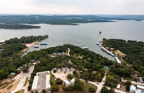 Indian Point House | Lake Lodge B - Resort Next to Silver Dollar City!