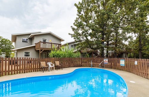 Indian Point House | Lake Lodge D - Resort Next to Silver Dollar City!