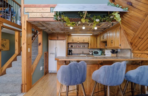 Lampe Ski Chalet | Lake View, 3 Decks, King Bed, Fire Pit, Dogwood Canyon-15 min.