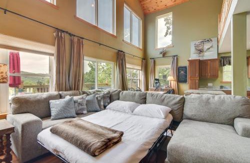 Blue Eye House | Lake-View Home in Blue Eye with Hot Tub and Fire Pit!