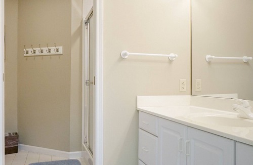 Bronston Condo | Lake View Lounge 104-2- Golf, Pool, Pickleball