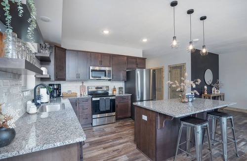 Branson Theater District Cabin | LAKE VIEW - Table Rock Lake - PRIVATE Hot Tub - Indoor Pool - Family Friendly