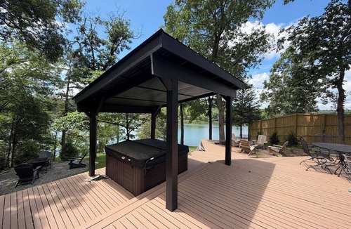 Lake Catherine House | Lakefront Escape in Hot Springs 2BR/2BA, Hot Tub, Fireplace & Boat Slips