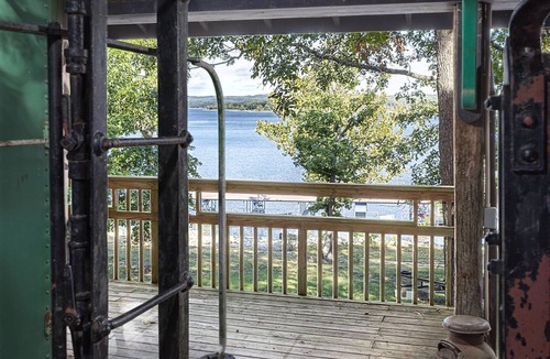 Lampe House | Lakefront 10 Acre Private Home-Private Dock, Kayaks, Pool Table (no Cabooses in winter)