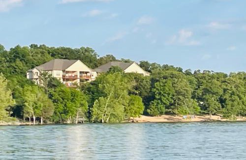 Indian Point Apartment | Lakefront and Lake View Condo on Indian Point