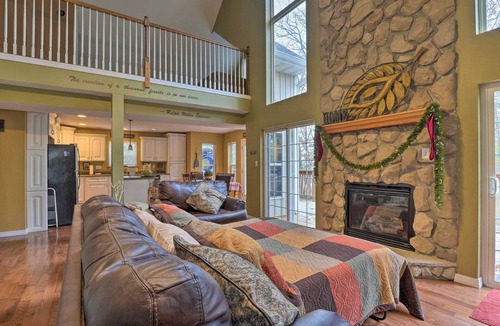 Blue Eye Cottage | Lakefront Blue Eye Cottage w/Hot Tub & Fire Pit!