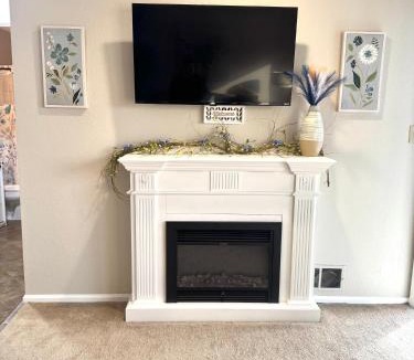 Osage Beach Apartment | Lakefront Condo Aug 7-9 Open Private Deck 3 Pools
