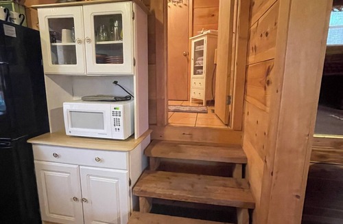 Heber Springs Cottage | Lakefront Cottage Greers Ferry Lake - Steps away from the Beach