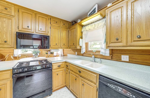 Mayes County Cottage | Lakefront Home w/Boat Ramp Near Spavinaw Rec Area