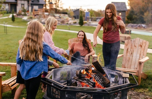 Kimberling City House | Lakefront Luxury Private Lodge Dock, Pool, Free Mini Golf, Hot Tub! 15 Min to SDC!