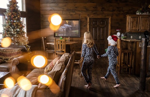 Indian Point Cabin | Lakefront Luxury Lodge 1 ~2mi to Silver Dollar City~HUGE Resort POOL~Dock~FREE amenities