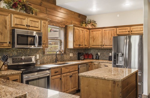 Indian Point Cabin | Lakefront Luxury Lodge 1 ~2mi to Silver Dollar City~HUGE Resort POOL~Dock~FREE amenities