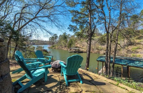 Jones Mills House | Lakefront Oasis Retreat in Malvern