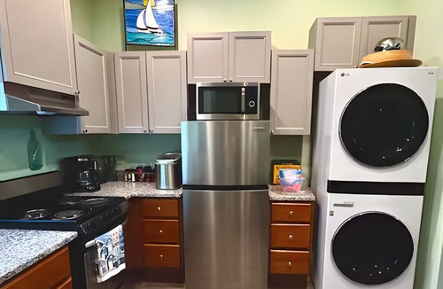 Shelbyville House | Lakefront Retreat: Fishing, Kayaks, Fire Pit & Bourbon Trail