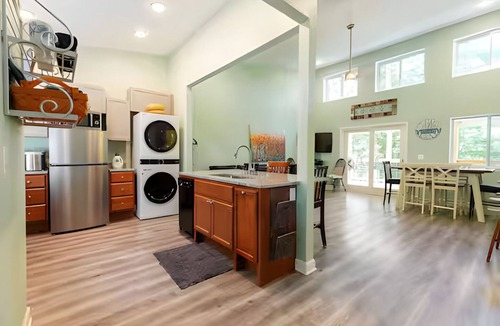 Shelbyville House | Lakefront Retreat: Fishing, Kayaks, Fire Pit & Bourbon Trail