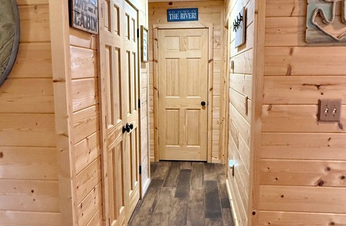 Van Buren Cabin | Lakeside Cabin at Deer Run by Stay Current River