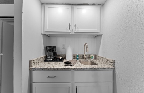 Indian Point Condo | Lakeside Escape: Your Perfect Getaway!