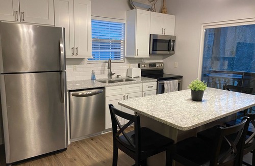 Sloans Valley House | Lakeside Hideaway I updated lakefront w/hot tub, pools, pickleball, boat ramp