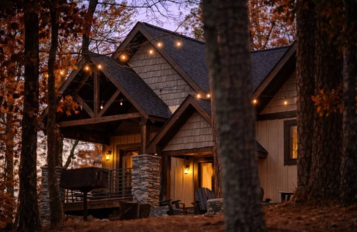 Mena Cabin | Lakeside | Hot Tub | Kayaks | Fishing