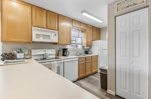 Indian Point Apartment | Lakeside Laziness Condo