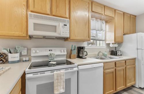 Indian Point Apartment | Lakeside Laziness Condo