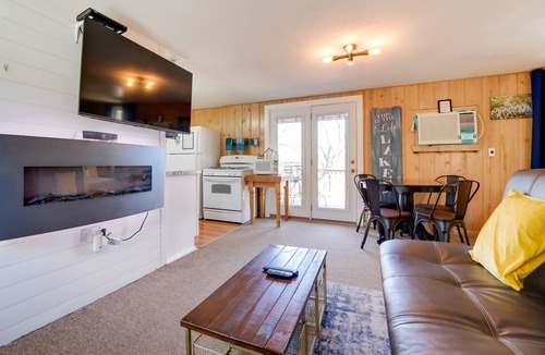 Kimberling City House | Lakeside Reeds Spring Home w/Pool Access & Deck!