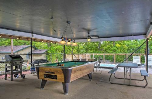 Kimberling City House | Lakeside Reeds Spring Home with Pool Access and Deck!
