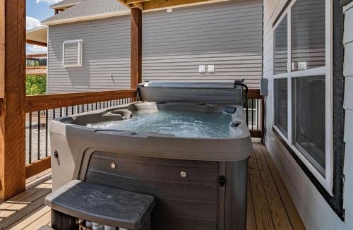 Hollister House | Lakeside Retreat