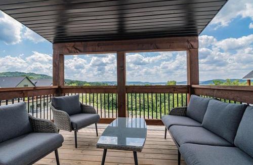 Hollister House | Lakeside Retreat