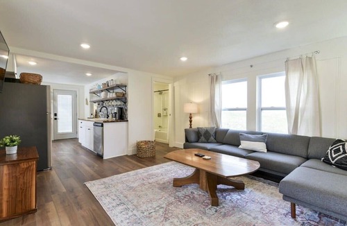 Rockaway Beach House | Laketown Cottages "Blue Anchor"