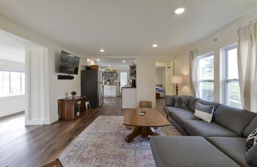 Rockaway Beach House | Laketown Cottages "Blue Anchor"