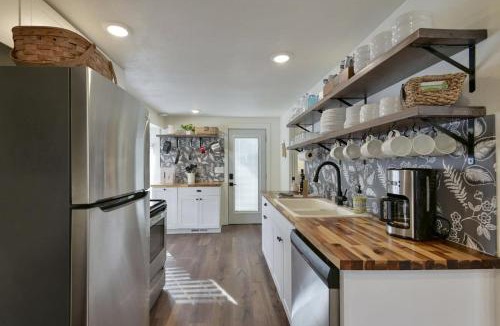 Rockaway Beach House | Laketown Cottages Blue Anchor