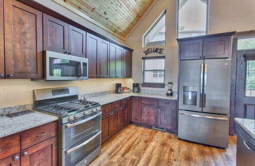 Indian Point Cabin | Lakeview Deck| Game Room | Multi- Pool | Boat Slip