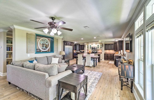 Edgemont House | Lakeview Edgemont Escape w/Fire Pit + Grill!