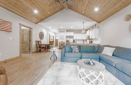 Indian Point Cabin | Lakeview Home with Private hot tub/lake access!