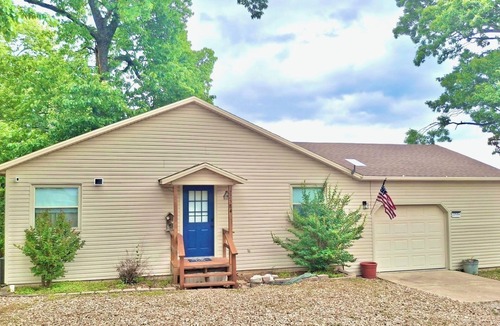 Shell Knob House | Lakeview Landing, 2 min walk to lake, trailer parking, picturesque, games, WIFI!