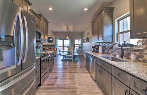 Lampe House | Lampe Retreat w/Pool Access - Walk to Lake!