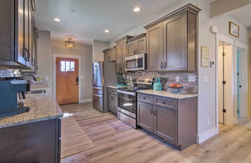 Lampe House | Lampe Retreat w/Pool Access - Walk to Lake!
