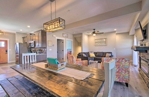 Lampe House | Lampe Retreat w/Pool Access - Walk to Lake!